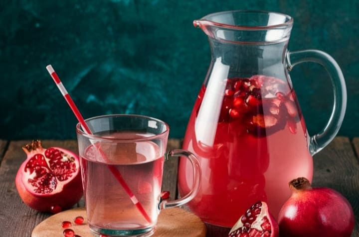 Pomegranate Water: 10 Proven Benefits, Nutrition & Recipe