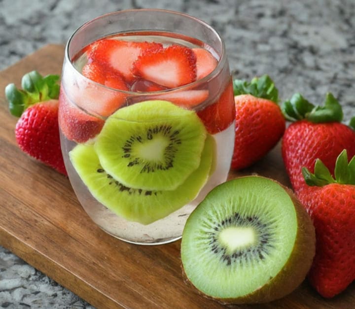 How To Make Strawberry Kiwi Water (Recipe)